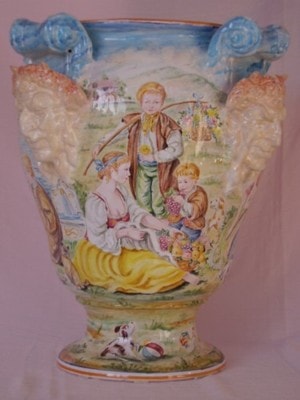 Ceramiche d-Arte di Albisola - Grande vaso con quattro sculture di Fauni, decorato sui quattro lati con soggetti diversi. 2): "Carità e Primi amori" 